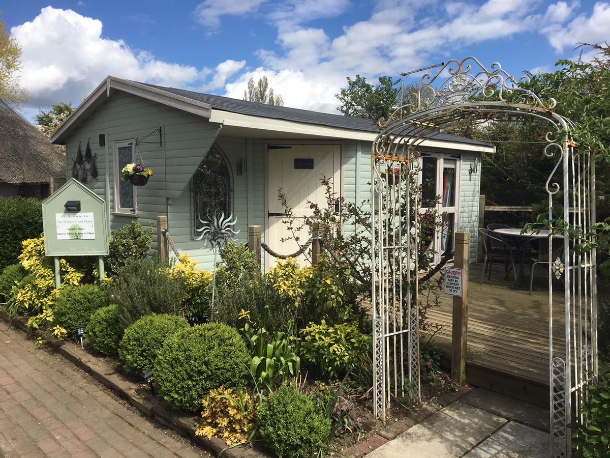 The Willows Guest House Takeley Bagian luar foto